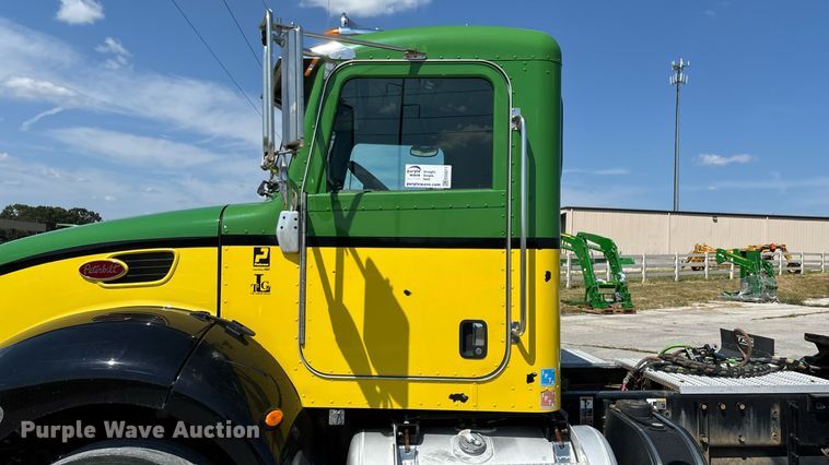 image for item ED2211 2012 Peterbilt 337 semi truck