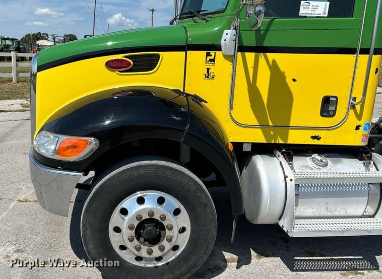 image for item ED2211 2012 Peterbilt 337 semi truck