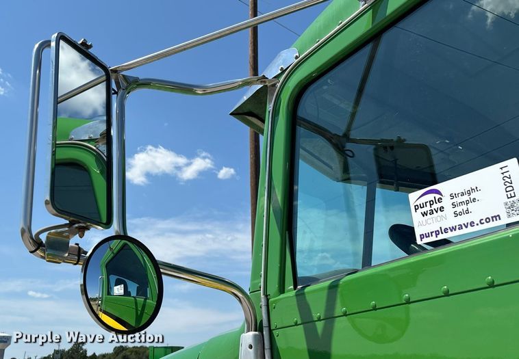 image for item ED2211 2012 Peterbilt 337 semi truck