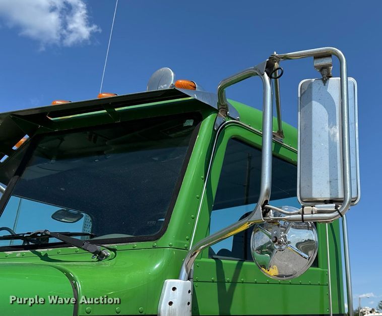 image for item ED2211 2012 Peterbilt 337 semi truck