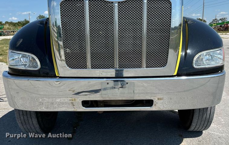 image for item ED2211 2012 Peterbilt 337 semi truck