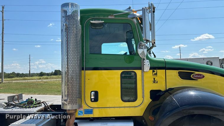 image for item ED2211 2012 Peterbilt 337 semi truck