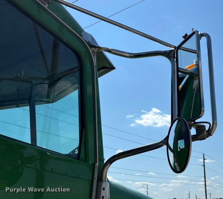 image for item ED2211 2012 Peterbilt 337 semi truck