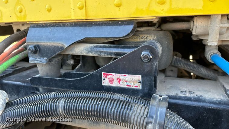 image for item ED2211 2012 Peterbilt 337 semi truck