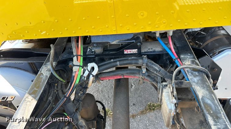 image for item ED2211 2012 Peterbilt 337 semi truck