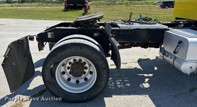 image for item ED2211 2012 Peterbilt 337 semi truck