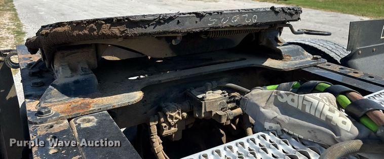 image for item ED2211 2012 Peterbilt 337 semi truck