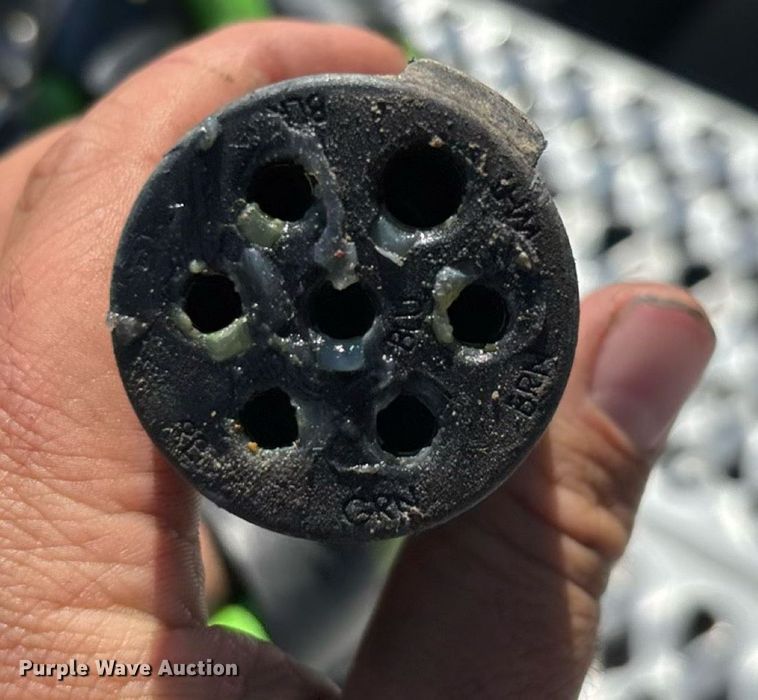 image for item ED2211 2012 Peterbilt 337 semi truck