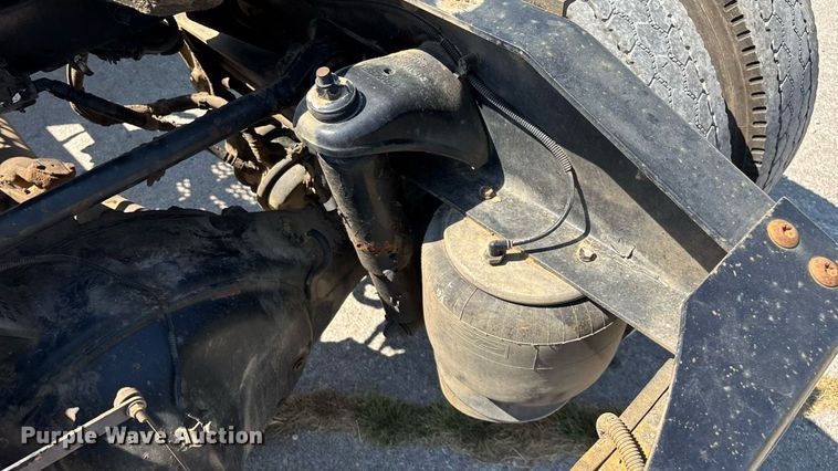 image for item ED2211 2012 Peterbilt 337 semi truck