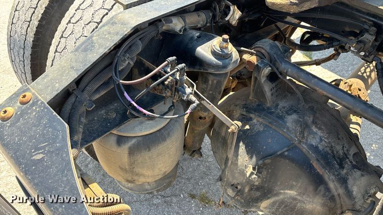 image for item ED2211 2012 Peterbilt 337 semi truck