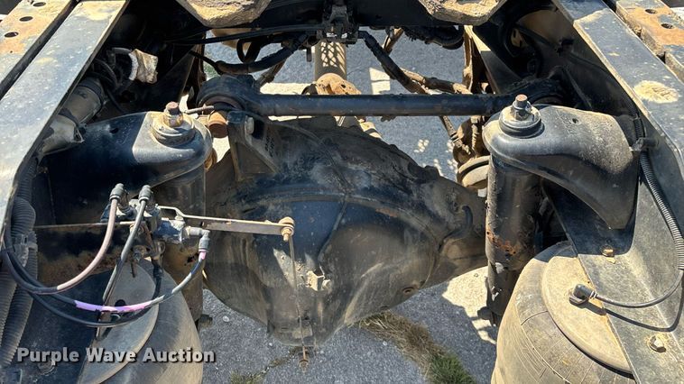 image for item ED2211 2012 Peterbilt 337 semi truck