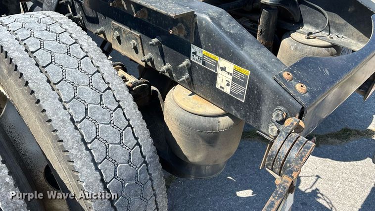 image for item ED2211 2012 Peterbilt 337 semi truck