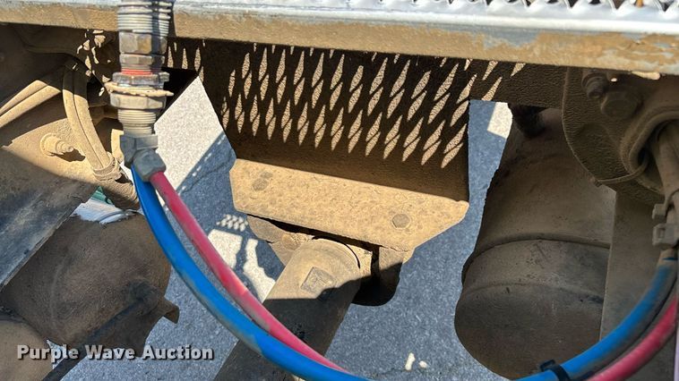 image for item ED2211 2012 Peterbilt 337 semi truck