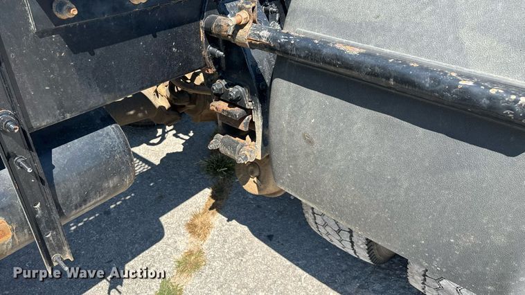 image for item ED2211 2012 Peterbilt 337 semi truck