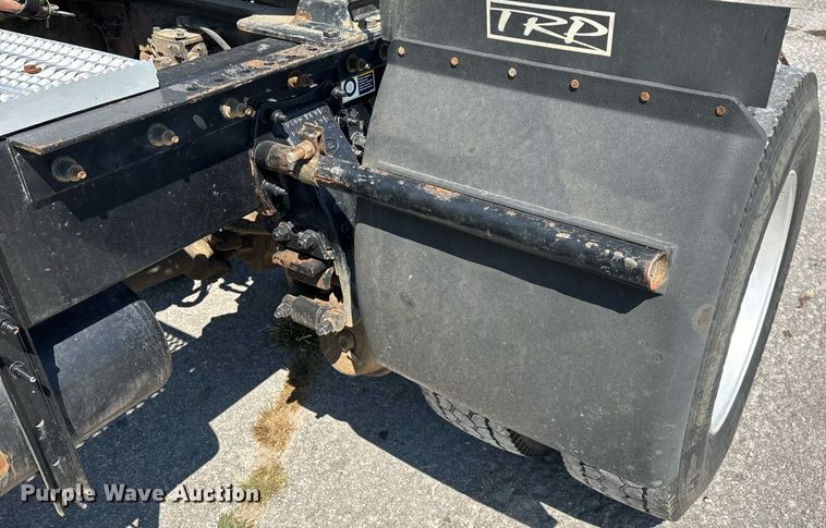 image for item ED2211 2012 Peterbilt 337 semi truck