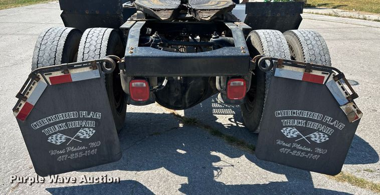 image for item ED2211 2012 Peterbilt 337 semi truck