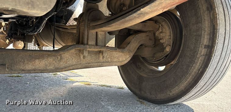 image for item ED2211 2012 Peterbilt 337 semi truck