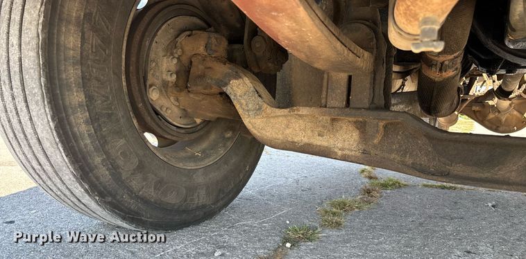 image for item ED2211 2012 Peterbilt 337 semi truck