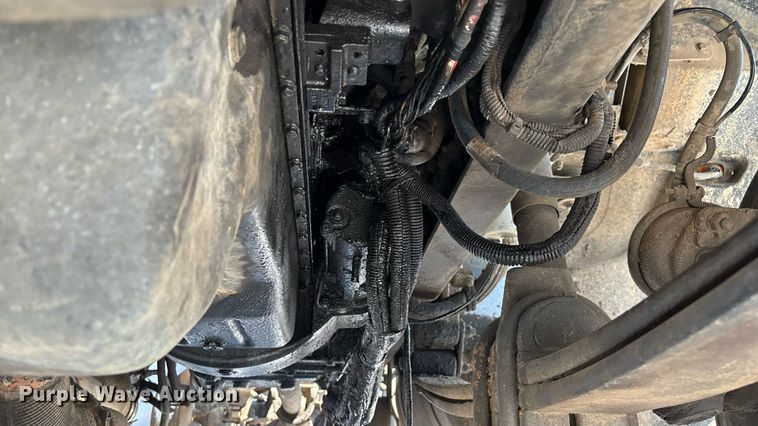 image for item ED2211 2012 Peterbilt 337 semi truck