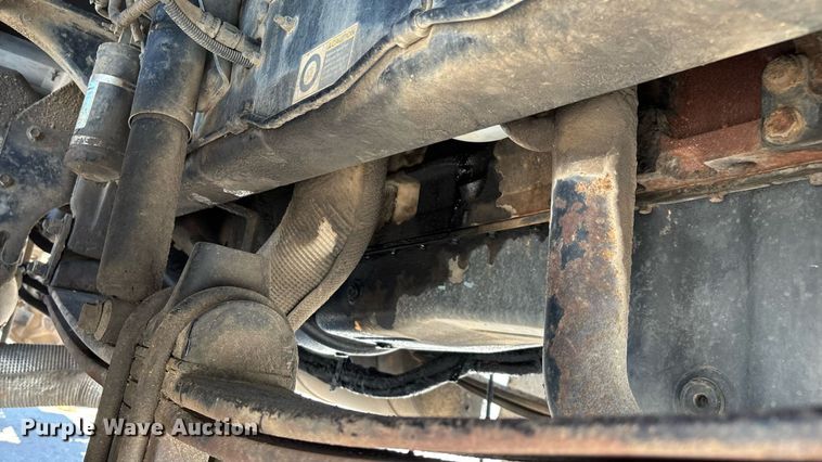 image for item ED2211 2012 Peterbilt 337 semi truck