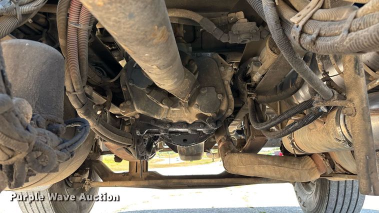 image for item ED2211 2012 Peterbilt 337 semi truck