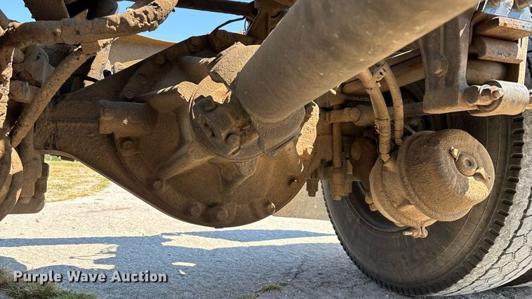 image for item ED2211 2012 Peterbilt 337 semi truck