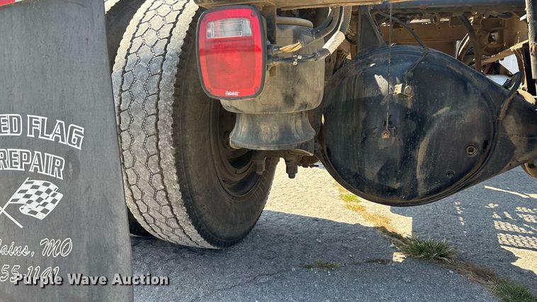 image for item ED2211 2012 Peterbilt 337 semi truck