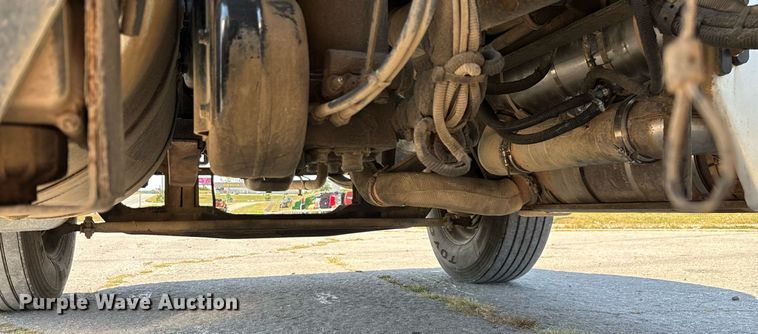 image for item ED2211 2012 Peterbilt 337 semi truck