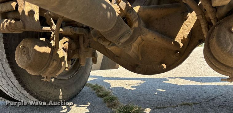 image for item ED2211 2012 Peterbilt 337 semi truck