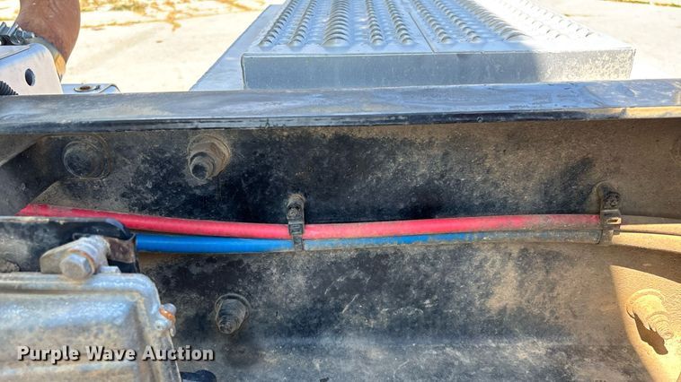 image for item ED2211 2012 Peterbilt 337 semi truck