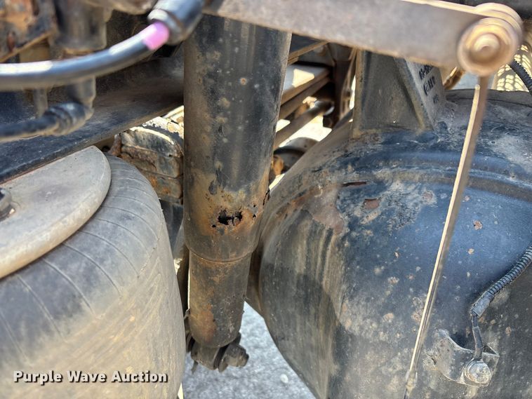 image for item ED2211 2012 Peterbilt 337 semi truck