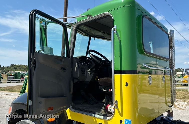 image for item ED2211 2012 Peterbilt 337 semi truck