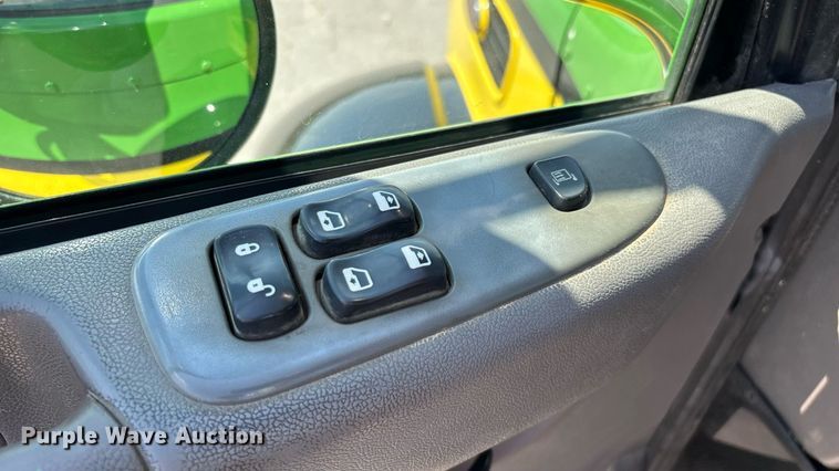 image for item ED2211 2012 Peterbilt 337 semi truck