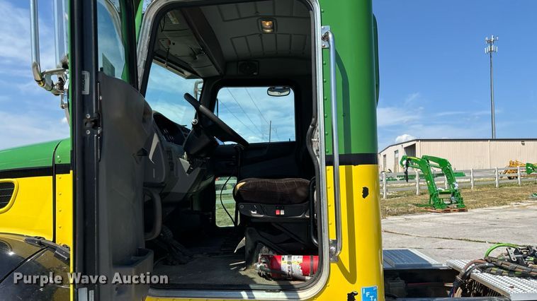 image for item ED2211 2012 Peterbilt 337 semi truck