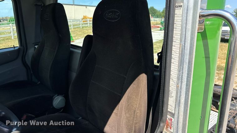 image for item ED2211 2012 Peterbilt 337 semi truck