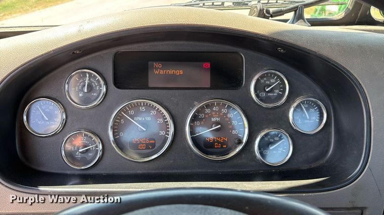 image for item ED2211 2012 Peterbilt 337 semi truck