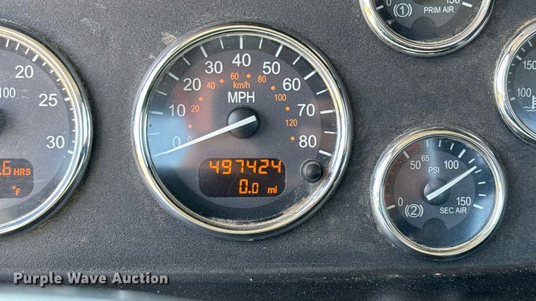 image for item ED2211 2012 Peterbilt 337 semi truck