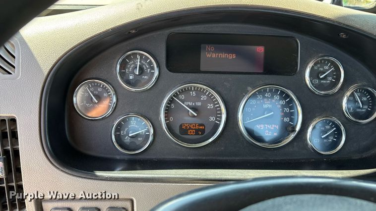 image for item ED2211 2012 Peterbilt 337 semi truck