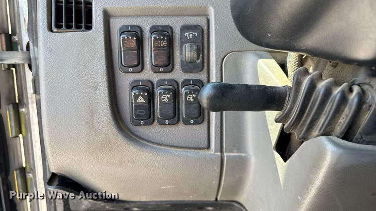 image for item ED2211 2012 Peterbilt 337 semi truck