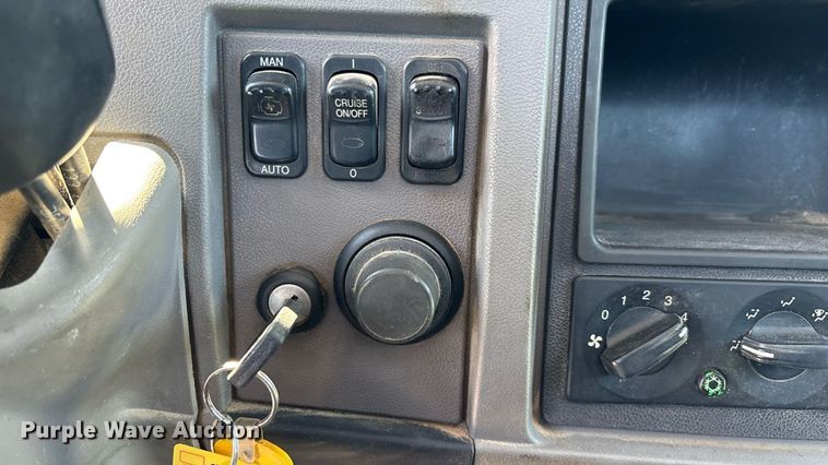 image for item ED2211 2012 Peterbilt 337 semi truck