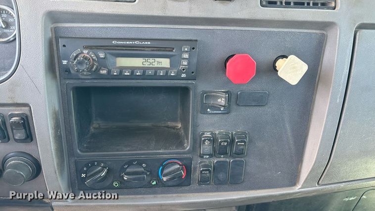 image for item ED2211 2012 Peterbilt 337 semi truck