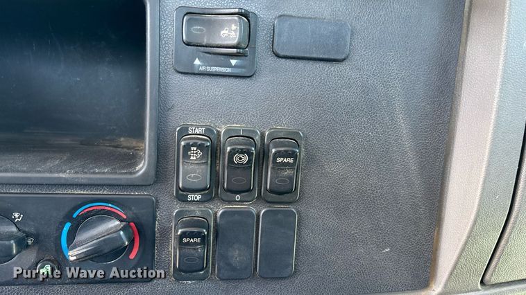 image for item ED2211 2012 Peterbilt 337 semi truck