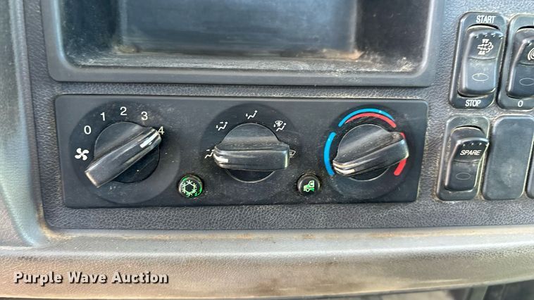 image for item ED2211 2012 Peterbilt 337 semi truck