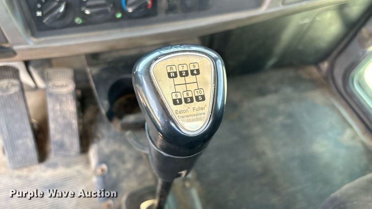 image for item ED2211 2012 Peterbilt 337 semi truck