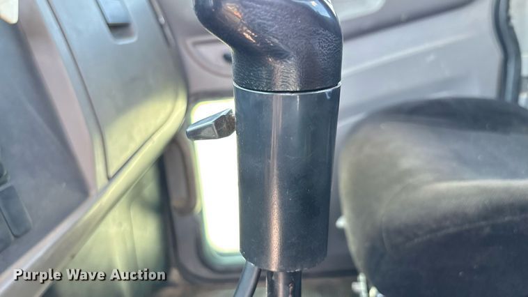 image for item ED2211 2012 Peterbilt 337 semi truck