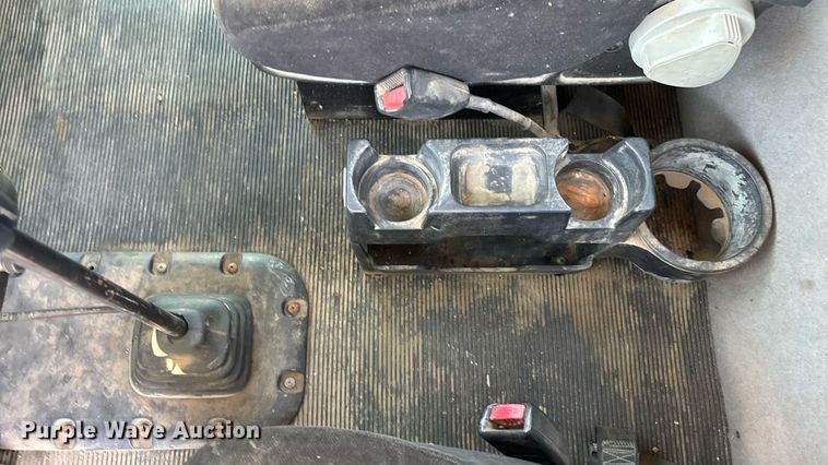 image for item ED2211 2012 Peterbilt 337 semi truck