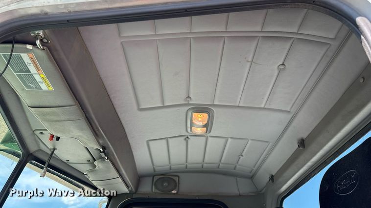 image for item ED2211 2012 Peterbilt 337 semi truck