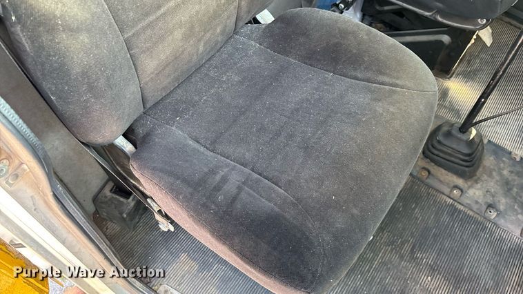 image for item ED2211 2012 Peterbilt 337 semi truck