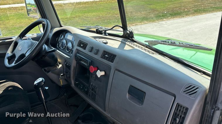 image for item ED2211 2012 Peterbilt 337 semi truck