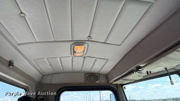 image for item ED2211 2012 Peterbilt 337 semi truck